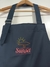 avental modelo corpo inteiro Sunset Café