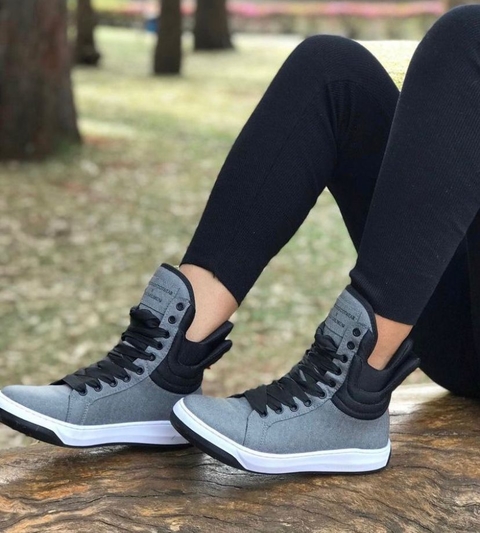 Bota Collab Juju Salimeni