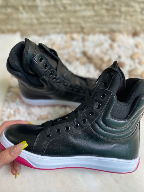 Bota Collab Juju Salimeni