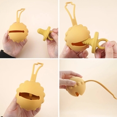 Portachupete contenedor de silicona leoncito - CHILA Baby Store