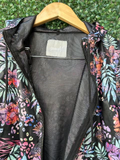 Campera Rompeviento Floreada Muaa - tienda online