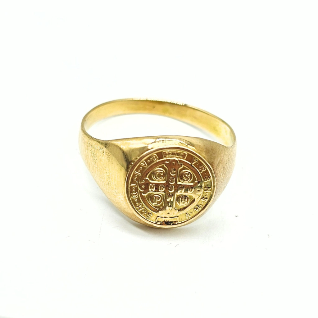 Anillo de oro San Benito
