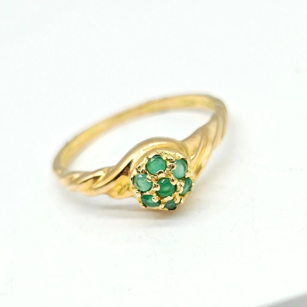 Anillo de oro Frutilla