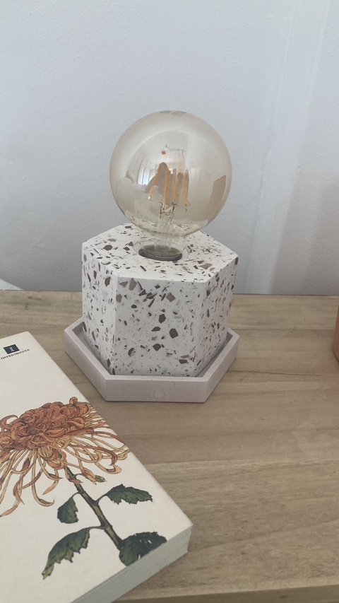 Velador Exagonal con Terrazo