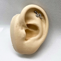 Piercing Labret Titânio Cobra Cravejada (Orelha) - comprar online