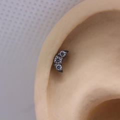 Labret Lua Cravejada Titânio (Piercing Orelha) - comprar online