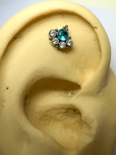 Cluster Labret Titânio Zircônia Branca Azul Clara - Galaxy Piercings
