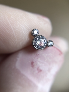 Cluster com 3 zircônias para orelha (conch, hélix, tragus, scapha, lóbulo)