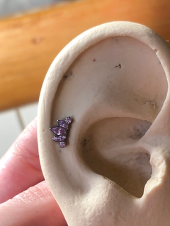 Labret Cluster Titânio Zircônia Rosa Navete - loja online