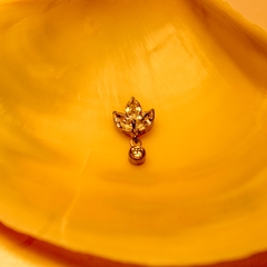 Labret Flor De Lis Titânio Pingente Flat | Tragus - Galaxy Piercings