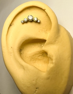 Labret Cluster Meia Lua Dourado (Piercing Orelha) na internet