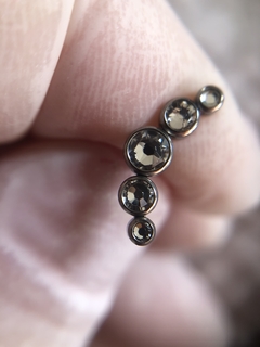 Piercing Orelha Cluster Titânio Cristais (Conch | Hélix | Tragus | Antihelix | Scapha | Lóbulo) na internet