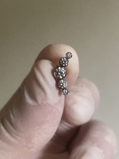 Labret Cluster Titânio Zircônias (Conch | Hélix | Scapha| Tragus)