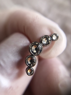 Piercing Orelha Cluster Titânio Cristais (Conch | Hélix | Tragus | Antihelix | Scapha | Lóbulo) - comprar online
