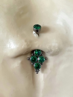 Piercing Banana Titânio Zircônias Verdes - Modelo 2 (Umbigo)