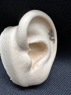 Piercing Labret Titânio Cobra Texturizada (Orelha) na internet