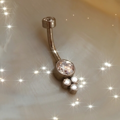 Piercing Banana Titânio 4 Zircônias (Umbigo)