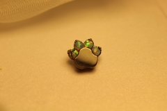Labret Titânio Patinha Opala (Píercing Orelha)