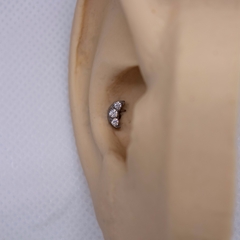 Labret Lua Cravejada Titânio (Piercing Orelha) - Galaxy Piercings