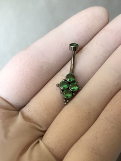 Piercing Banana Titânio Zircônias Verdes - Modelo 2 (Umbigo) - comprar online