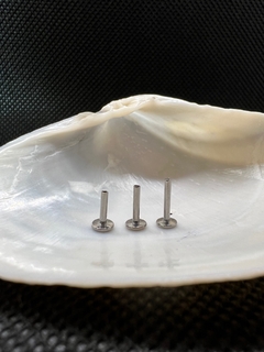 Piercing Labret Titânio Cobra Texturizada (Orelha) - loja online