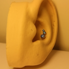 Imagem do Labret Cascata Zircônia Azul (Piercing Orelha)