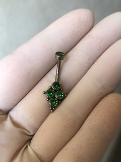 Piercing Banana Titânio Zircônias Verdes - Modelo 2 (Umbigo) na internet
