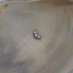 Labret Lua Cravejada Titânio (Piercing Orelha) - comprar online
