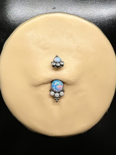 Piercing Banana Ornamental Titânio Opalas Azuis e Zircônias (Umbigo) - comprar online