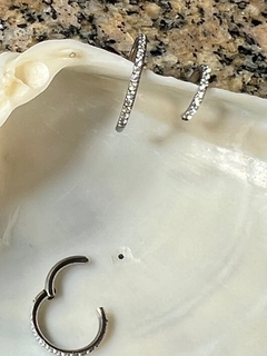 Argola Cravejada Zircônia (Helix | Tragus | Conch) - comprar online