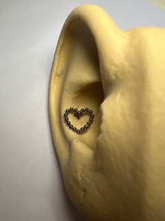 Labret Titânio Coração Esferas (Piercing Orelha) na internet