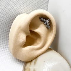 Imagem do Labret Morcego Zircônia Branca (Piercing Orelha)