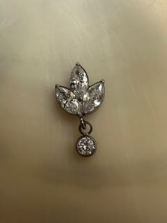 Imagem do Labret Flor De Lis Titânio Pingente Flat | Tragus