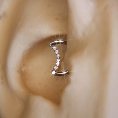 Clicker Cravejado Zircônia Formato Lua (Daith)