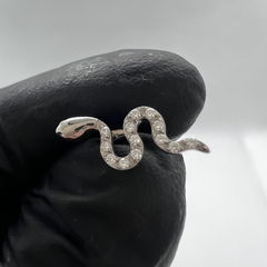 Piercing Labret Titânio Cobra Cravejada (Orelha)