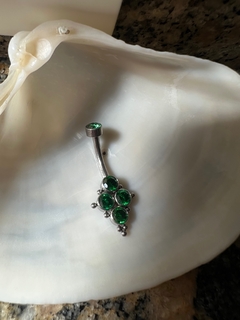 Piercing Banana Titânio Zircônias Verdes - Modelo 2 (Umbigo)