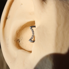 Clicker Cravejado Zircônia Formato Lua (Daith) na internet