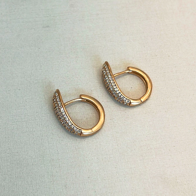 brinco click G cravejado altinho