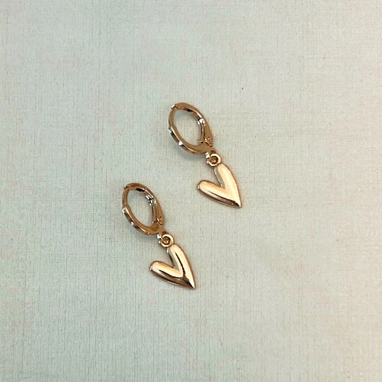 argolinha coração liso pendurado