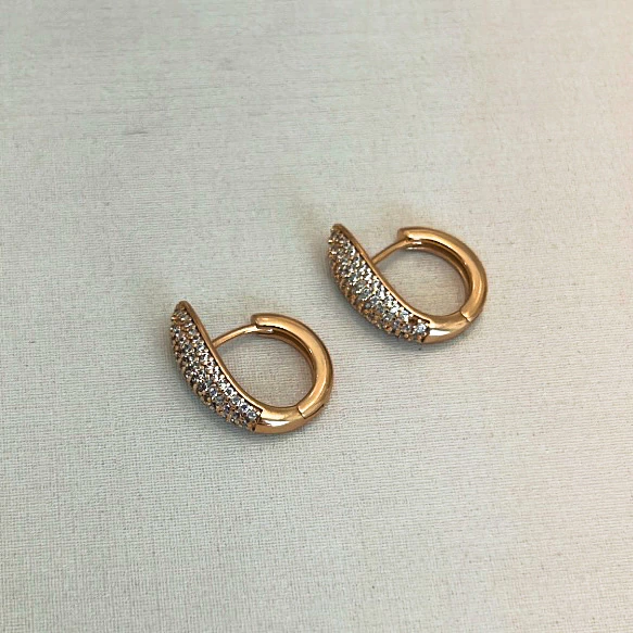 brinco click P cravejado altinho