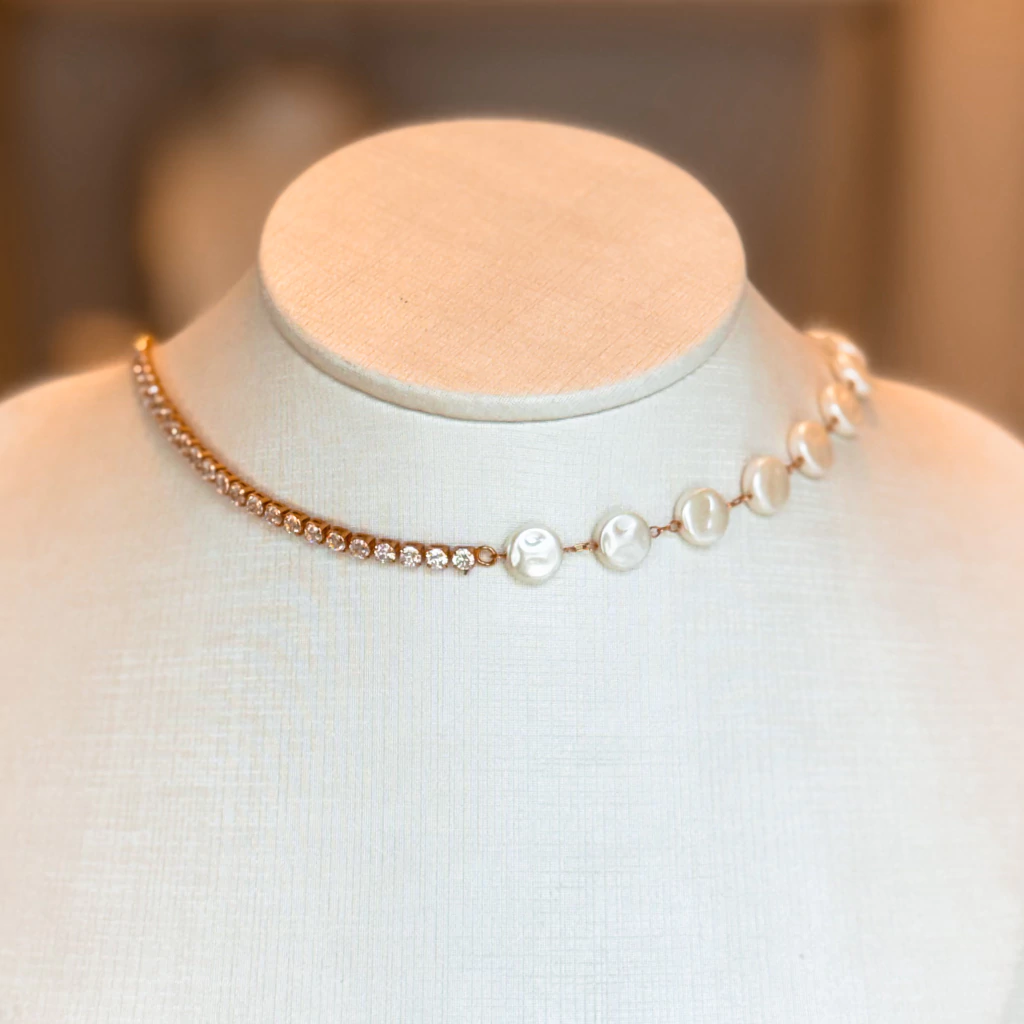 Gargantilha meia pérola e meia riviera