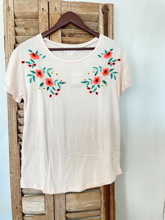 Remera bordada - comprar online