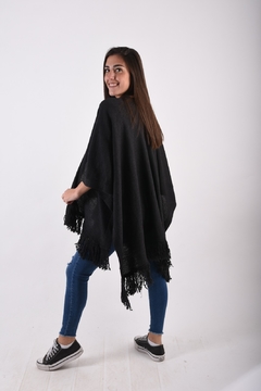 Ruana con flecos basica - comprar online