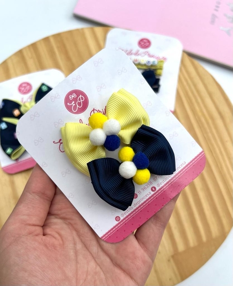 Gravatinha com pompom