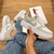 AIR FORCE 1 CINZA E BRANCO na internet