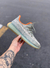 Yeezy Boost 350 Tail Light na internet