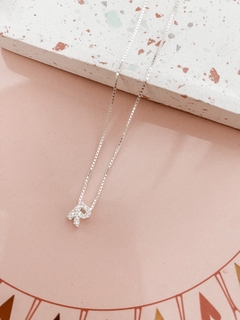 Colar Inicial Cravejada Letra R