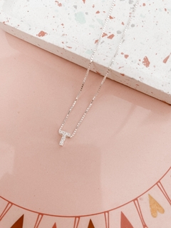 Colar Inicial Cravejada Letra T