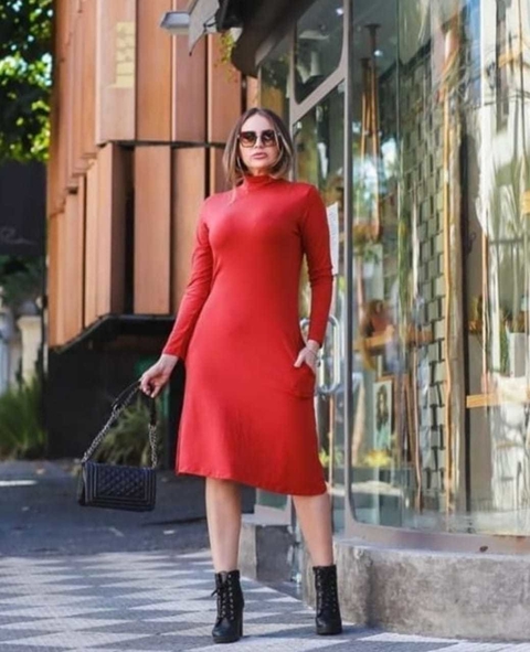 Vestido Manga Longa e Gola Alta