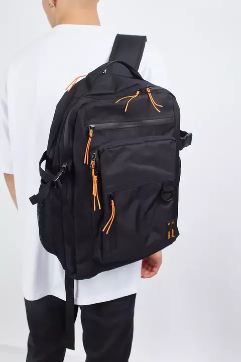 Mochila Negra Zimith con Múltiples Bolsillos y Forrería Personalizada